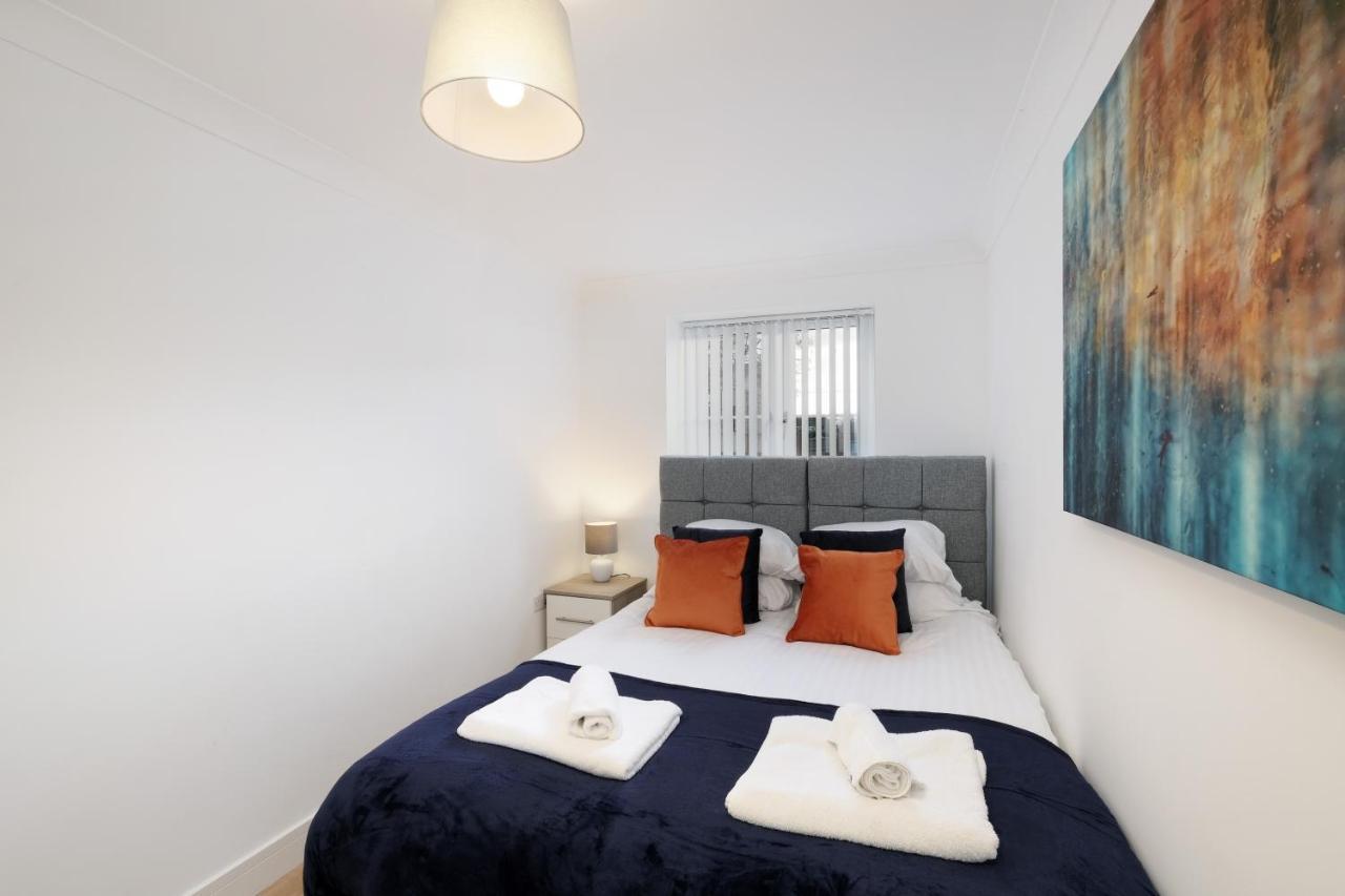 Pinewood Studios, Iver Slough Heathrow 1 & 2 Bedroom Apartments With Parking By Arista Living エクステリア 写真