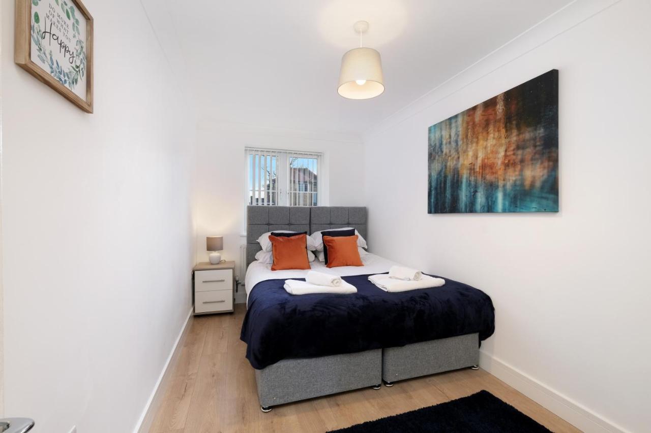Pinewood Studios, Iver Slough Heathrow 1 & 2 Bedroom Apartments With Parking By Arista Living エクステリア 写真