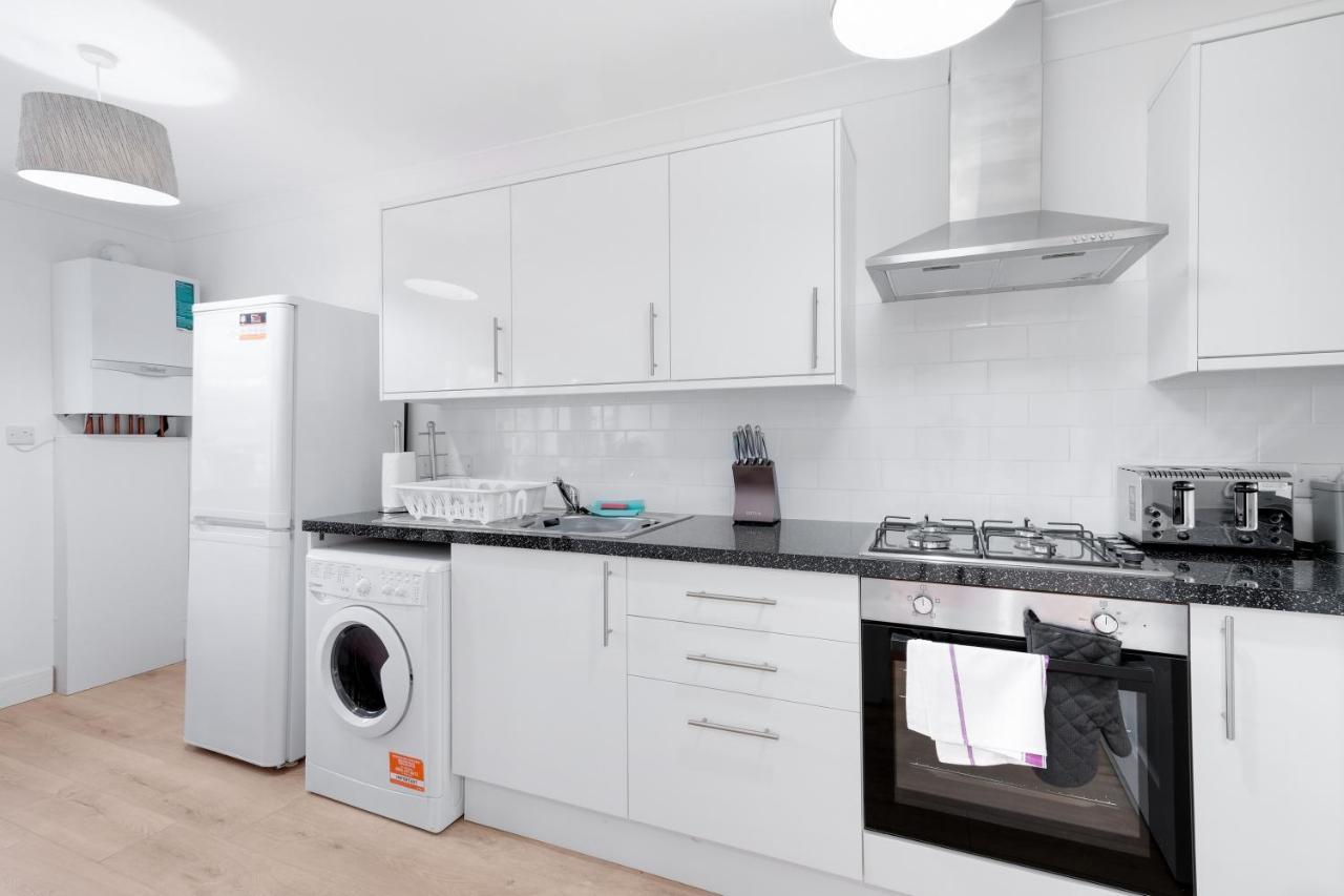 Pinewood Studios, Iver Slough Heathrow 1 & 2 Bedroom Apartments With Parking By Arista Living エクステリア 写真