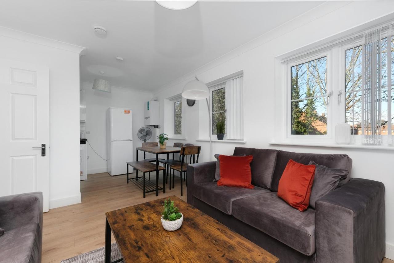 Pinewood Studios, Iver Slough Heathrow 1 & 2 Bedroom Apartments With Parking By Arista Living エクステリア 写真