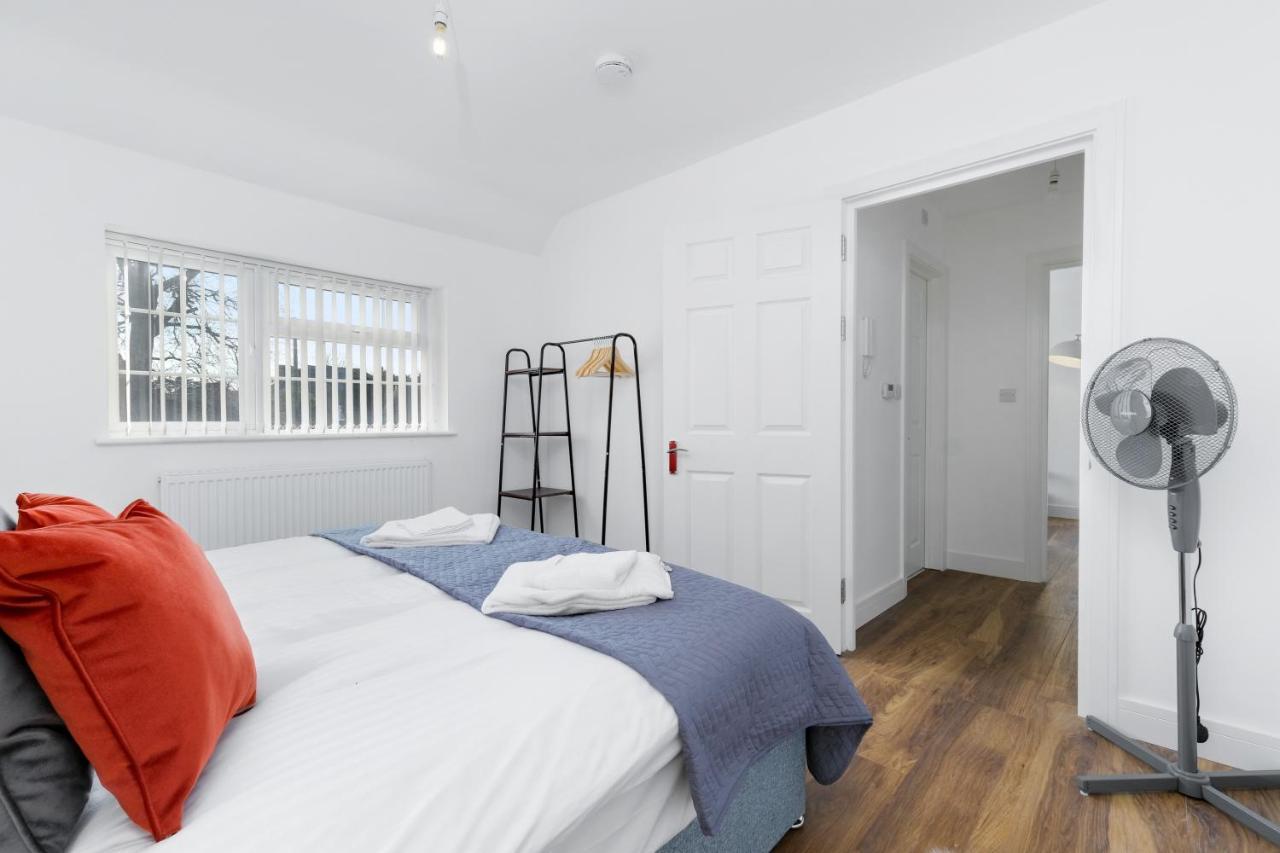 Pinewood Studios, Iver Slough Heathrow 1 & 2 Bedroom Apartments With Parking By Arista Living エクステリア 写真