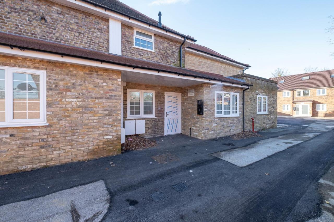 Pinewood Studios, Iver Slough Heathrow 1 & 2 Bedroom Apartments With Parking By Arista Living エクステリア 写真