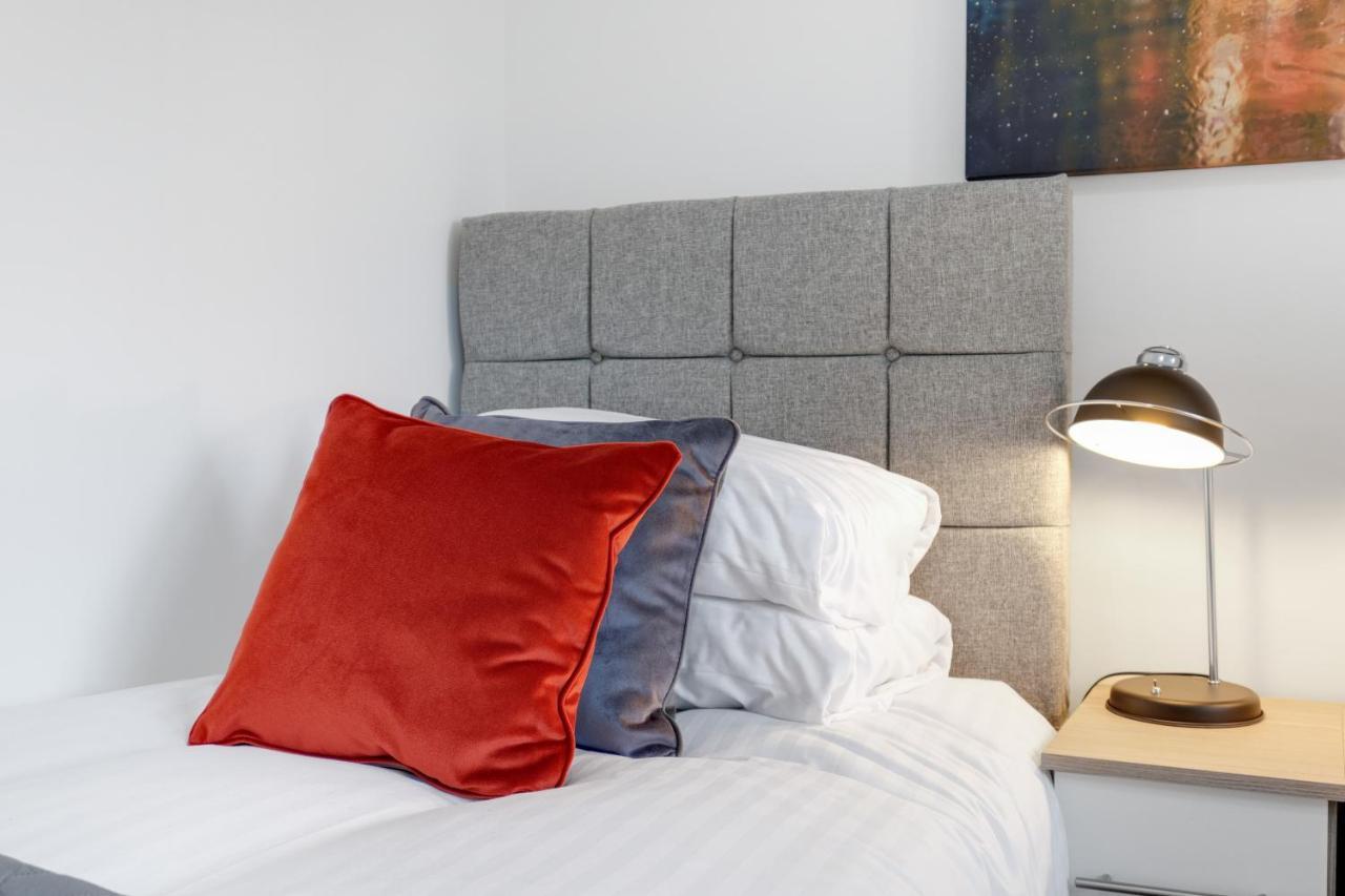 Pinewood Studios, Iver Slough Heathrow 1 & 2 Bedroom Apartments With Parking By Arista Living エクステリア 写真