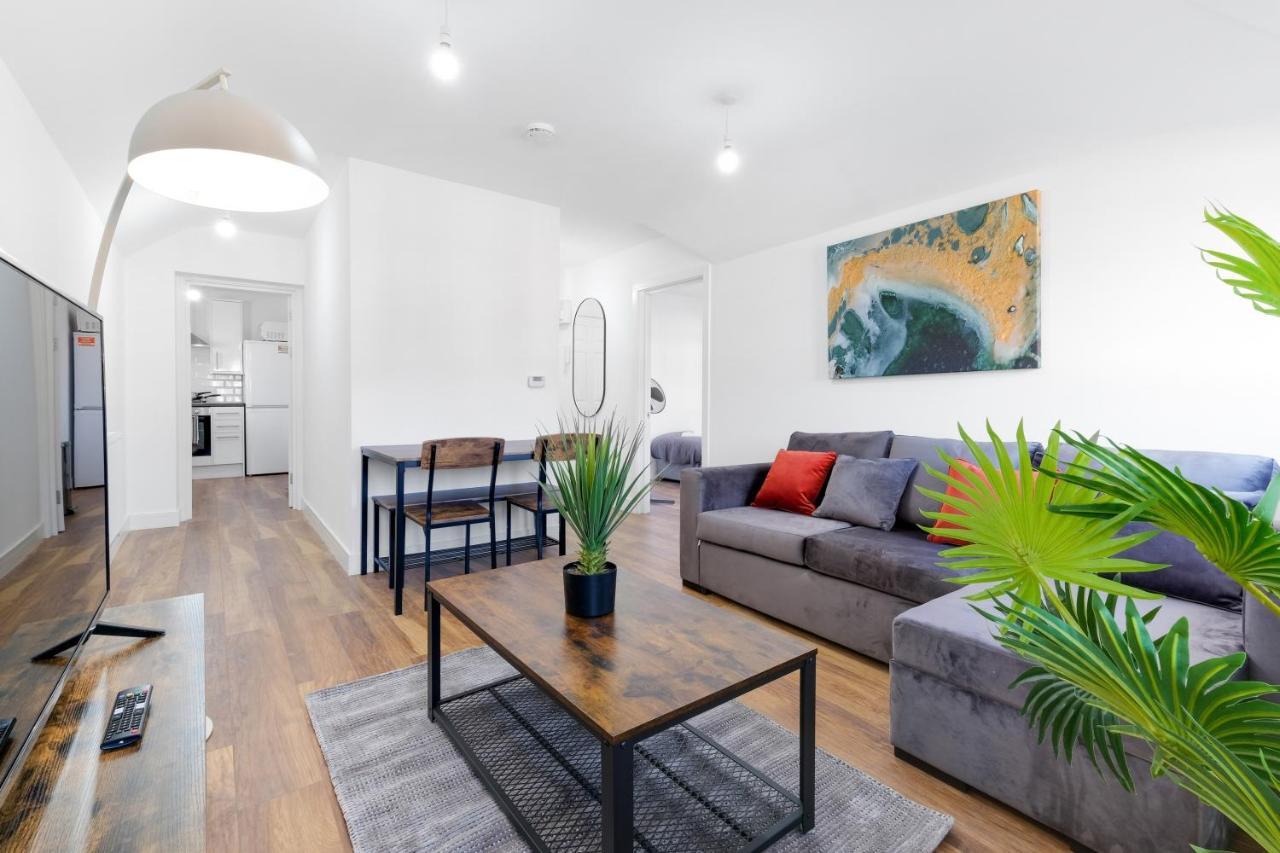 Pinewood Studios, Iver Slough Heathrow 1 & 2 Bedroom Apartments With Parking By Arista Living エクステリア 写真