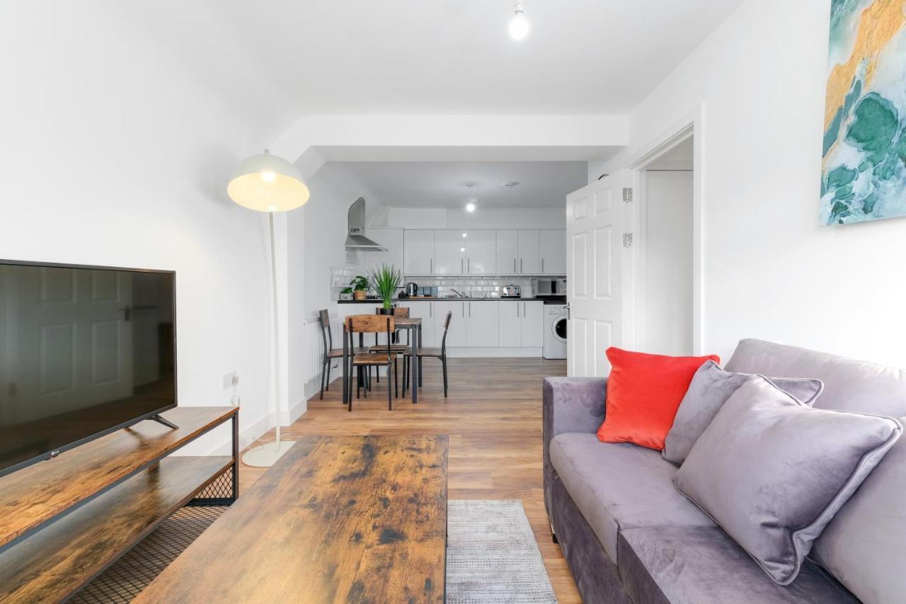 Pinewood Studios, Iver Slough Heathrow 1 & 2 Bedroom Apartments With Parking By Arista Living エクステリア 写真