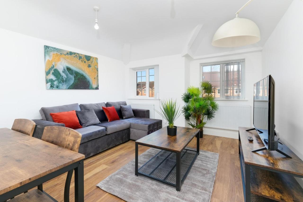 Pinewood Studios, Iver Slough Heathrow 1 & 2 Bedroom Apartments With Parking By Arista Living エクステリア 写真