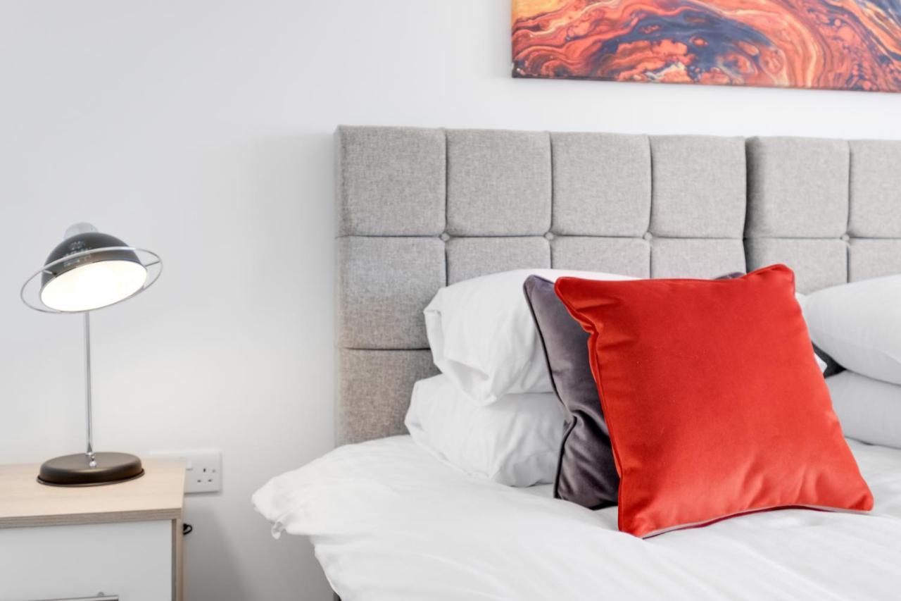 Pinewood Studios, Iver Slough Heathrow 1 & 2 Bedroom Apartments With Parking By Arista Living エクステリア 写真
