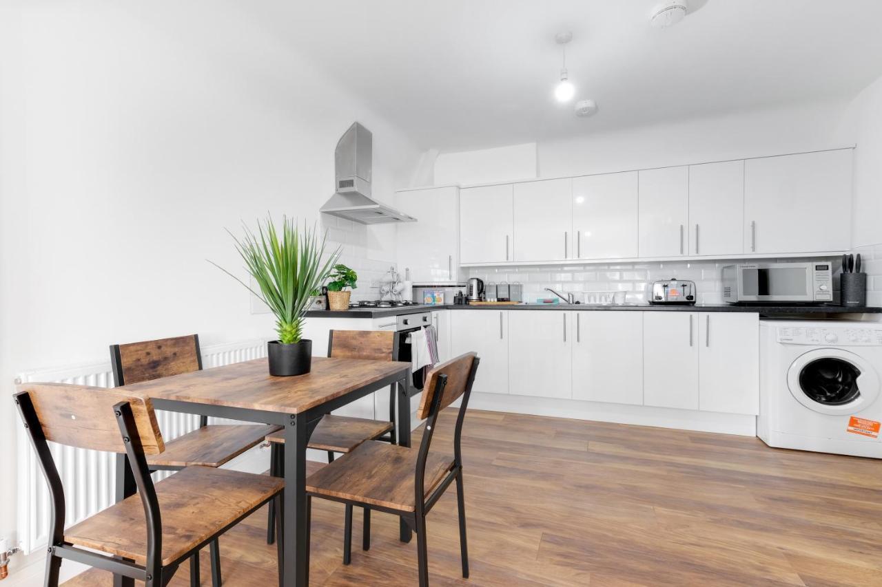Pinewood Studios, Iver Slough Heathrow 1 & 2 Bedroom Apartments With Parking By Arista Living エクステリア 写真